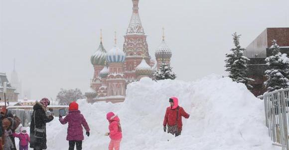 frio_moscou Neve paralisa Moscou, causa morte e atrasa dezenas de voos