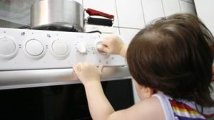 agua-quente-em-criança-300x169 Avó paterna é suspeita de jogar panela com água quente em criança de 3 anos em Monteiro.