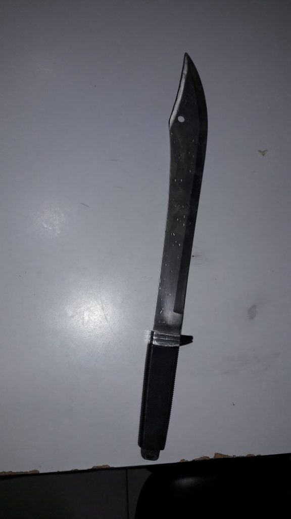 arma-usada-no-assalto-576x1024 Vereador prende menor que assaltou restaurante no centro de Monteiro
