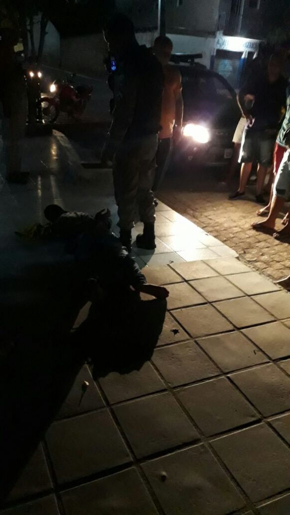 assalto-em-Monteiro-576x1024 Vereador prende menor que assaltou restaurante no centro de Monteiro
