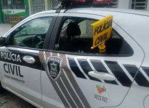 timthumb-14-1-300x218 Viatura Da Polícia Civil é alvo de vandalismo em Serra Branca