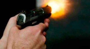 uso-arma-fogo-1-300x164 Diretor da empresa ‘Leite Cariri’ é assassinado com tiro na cabeça no Cariri