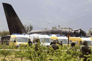 Avião-militar-cai-na-Argélia-e-deixa-mais-de-250-mortos-300x200 Avião militar cai na Argélia e deixa mais de 250 mortos
