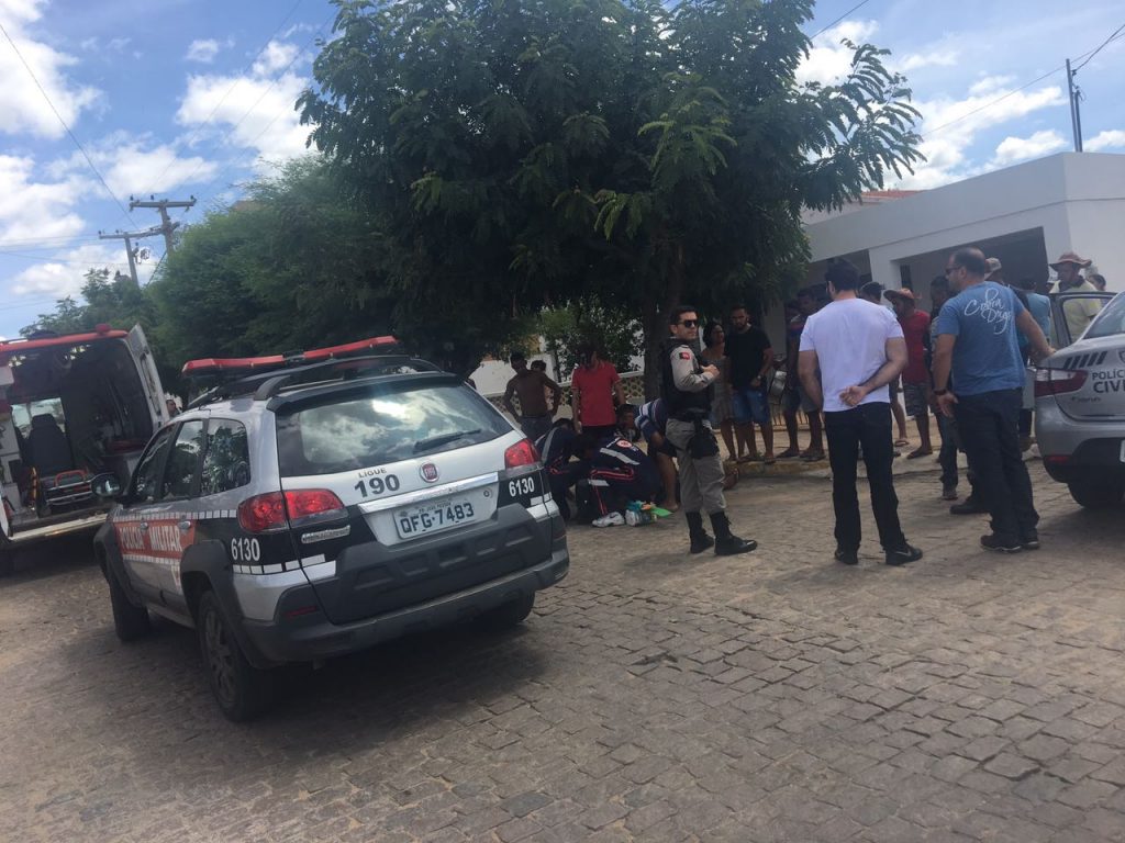 IMG-20180421-WA0071-1024x768 Batida envolvendo carro e moto deixa mãe e filha feridas em Monteiro