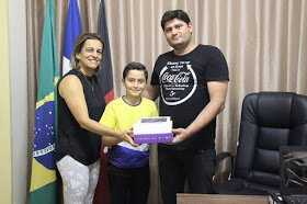 ZABELE-04 Zabelê: Prefeito Dalyson Neves entrega notebooks e Tablets aos alunos da Escola Maria Bezerra da Silva.