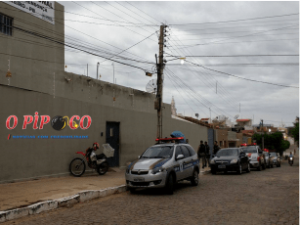 cadeia-publica-de-Monteiro-300x225 Agentes penitenciários interceptam pacote contendo celular e carregador na cadeia pública de Monteiro