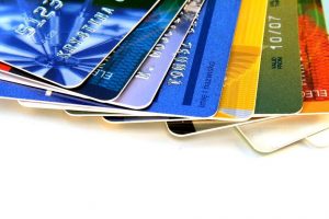 cartao_de_credito-300x200 Governo limita juros do cartão e acaba com pagamento mínimo da fatura