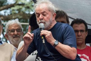 lula-preso-1-300x200 Em carta ao PT, Lula se diz feliz com a pesquisa e que quer sua liberdade