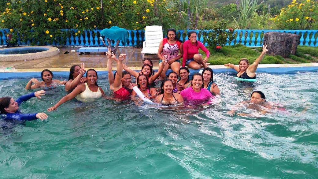 Dia-das-Mães-_-Escola-Benícia31 Lazer na piscina fez parte das comemorações ao Dia das Mães Escola