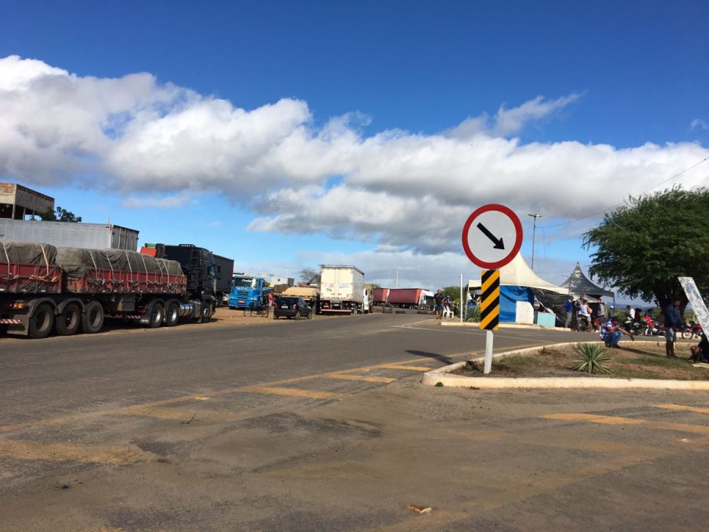 IMG-20180530-WA0100-1024x768 Em Monteiro: Caminhoneiros entram no 10º dia de paralisação contra alta de combustível