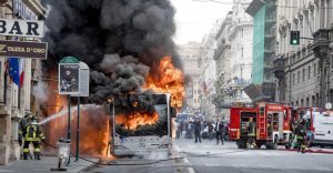 ROMA-ITÁLIA-300x156-1-1-300x156 Ônibus explode no centro de Roma, na Itália