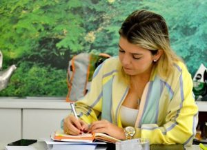 lorena_despacho-1-300x218-300x218 Prefeita de Monteiro sanciona Lei que assegura recursos para Clube de Mães, Centro de Idosos e Deficientes Físicos