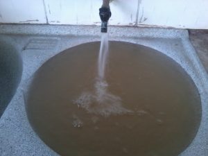 gua1-300x225 Qualidade da água encanada é alvo de reclamações de moradores em Monteiro.