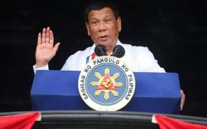ap18176462910004-300x188 Presidente das Filipinas chama Deus de ‘estúpido’