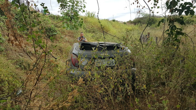 20180728_074655 Motorista perde controle da direção e veículo capota em Monteiro