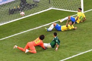 24456845-300x200 Brasil vence México e avança às quartas de final da Copa