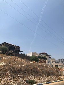 Imagem-registrada-na-cidade-israelense-de-Safed-mostra-rastro-dos-mísseis-Patriot-usados-par-abater-avião-sírio-225x300 Israel abate avião sírio que teria invadido espaço aéreo