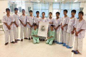 Meninos-da-tailandia-300x200 Meninos resgatados lembram mergulhador morto