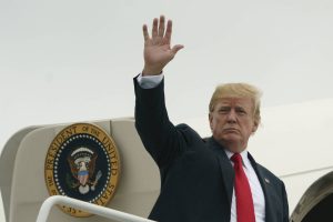 TRUMP-3-300x200 Trump diz que Irã vai enfrentar 'consequências' caso volte a ameaçar os EUA