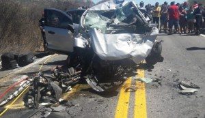 acidente-sertão-300x173 Acidente entre carro e ambulância deixa mortos no Sertão da Paraíba