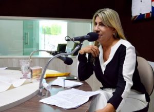 edna-hentique-300x218 Ex-prefeita de Monteiro perde o controle e parte para o ataque durante entrevista