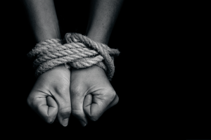 trafico-humano-ilustrativa Dia Mundial contra o Tráfico de Pessoas: Mulheres e meninas são as principais vítimas de tráfico humano no país