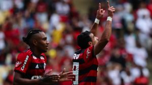 5b7091b73bf87-300x169 Henrique Dourado reaparece com gol e acirra briga no ataque do Flamengo