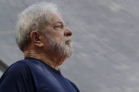LULA-LIVRE Advogados entregam ao TSE defesa da candidatura de Lula a presidente