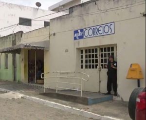 correios-alcantil-600x491-300x246 Grupo armado explode cofre de agência dos Correios no Cariri