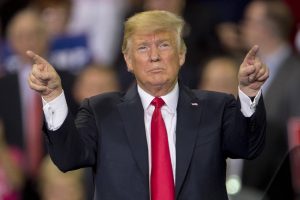 TRUMP-300x200 Americanos se dividem quanto a impeachment de Trump, diz pesquisa