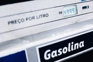 WhatsApp-Image-2018-09-17-at-20.49.51-696x464-300x200 Preço da gasolina aumenta e chega a R$ 5, em postos do Brasil