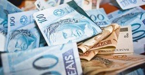 dinheiroo-1-1-300x156 Paraíba arrecada em agosto R$ R$ 497 milhões em imposto