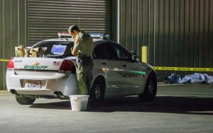 policia-300x188 Homem mata a esposa, mais quatro e se suicida na Califórnia