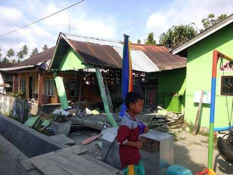 terremoto-indonésia Terremoto de 7.5 na escala Richter causa tsunami na Indonésia