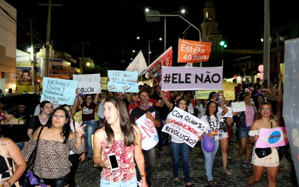 42936482_1998380166851356_1582348909139722240_n Manifestantes fazem Ato Contra Bolsonaro em Monteiro PB