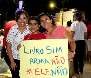 42977315_1998379786851394_4544483824788045824_n-300x258 Manifestantes fazem Ato Contra Bolsonaro em Monteiro PB