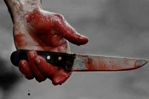 faca-sangue-300x200 Homem esfaqueia esposa e enteada na zona rural de Sertânia