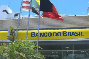 banco_do_brasil-300x200 Bandidos invadem agência do Banco do Brasil usando escada e roubam cofre central, em CG