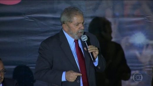 lula-520x293 Após decisão do STF, defesa de Lula pede à Justiça que solte o ex-presidente