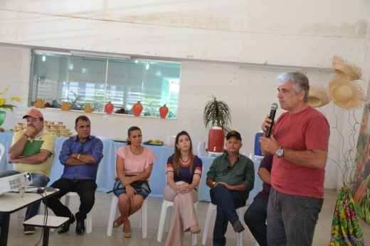 Reunião-Associações27-520x347 Prefeita Anna Lorena se reúne com presidentes de associações rurais do município de Monteiro