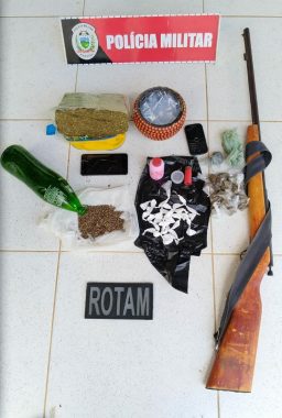 driogas-e-armas-256x380 Em Monteiro: Homem é preso com espingarda, 1 kg de maconha e sementes