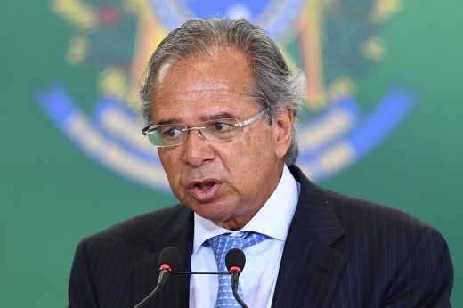 paulo-guedes-ministro-da-economia-durante-cerimonia-de--520x346 Guedes quer déficit zerado e US$ 20 bi com privatizações em 2019