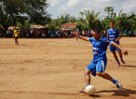 timthumb-12-520x378 Torneio de futebol de campo reúne 14 equipes na zona rural de Monteiro