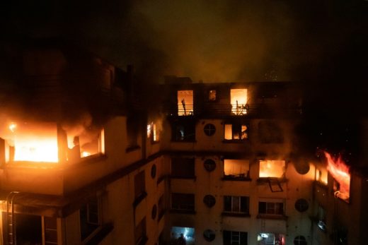 05-02-2019.124432_306bcae28264a739e9e63df96447dc41-520x347 Oito mortos em incêndio aparentemente intencional em edifício de Paris