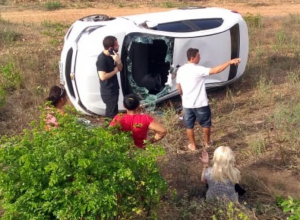 acidente-soledade-300x220 Veículo capota após evitar colisão frontal na BR 230 em Soledade
