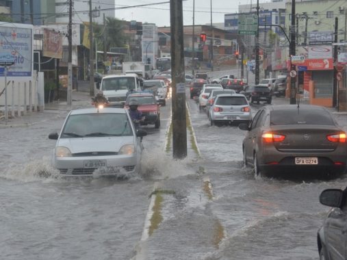 chuva_q0V8iiL-507x380 Chove em 42 municípios da Paraíba
