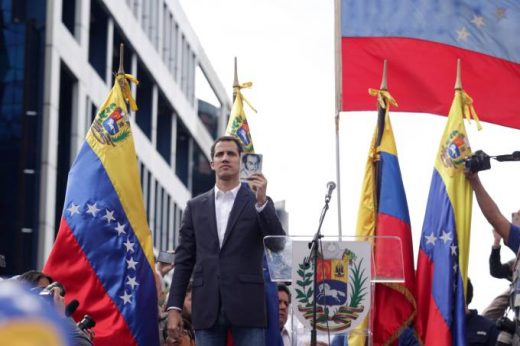 gettyimages-1087437514-520x346 França reconhece Juan Guaidó como presidente interino da Venezuela