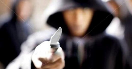assalto-faca-1-520x274 Roubo de celulares: Com faca assaltantes roubam  estabelecimento em Monteiro