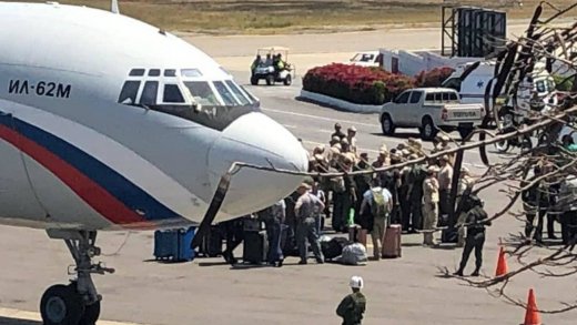 aviao-russo-aeroporto-maiquetia-airport0-520x293 Aviões da Força Aérea russa aterrissam com tropas na Venezuela