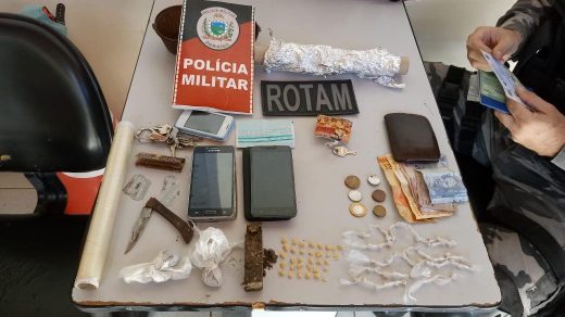 drogas-520x292 Homem e mulher são presos por tráfico de drogas em Monteiro
